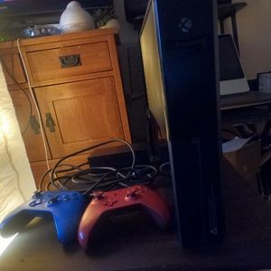 Xbox One W/ two controllers and power cord